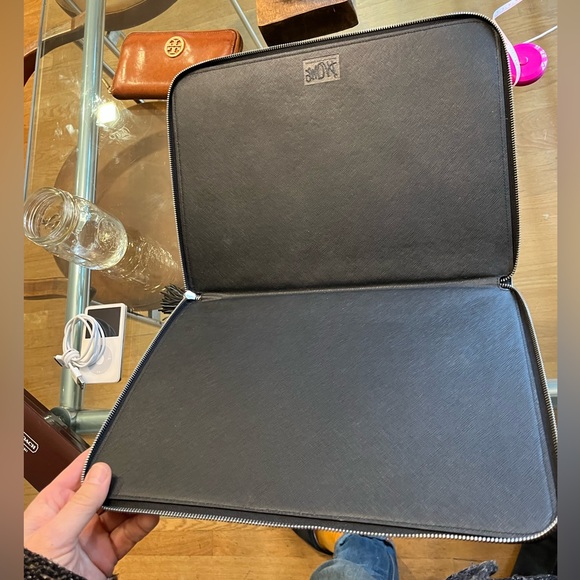 New DIANE von Furstenberg computer laptop holder Zip case - Picture 2 of 3
